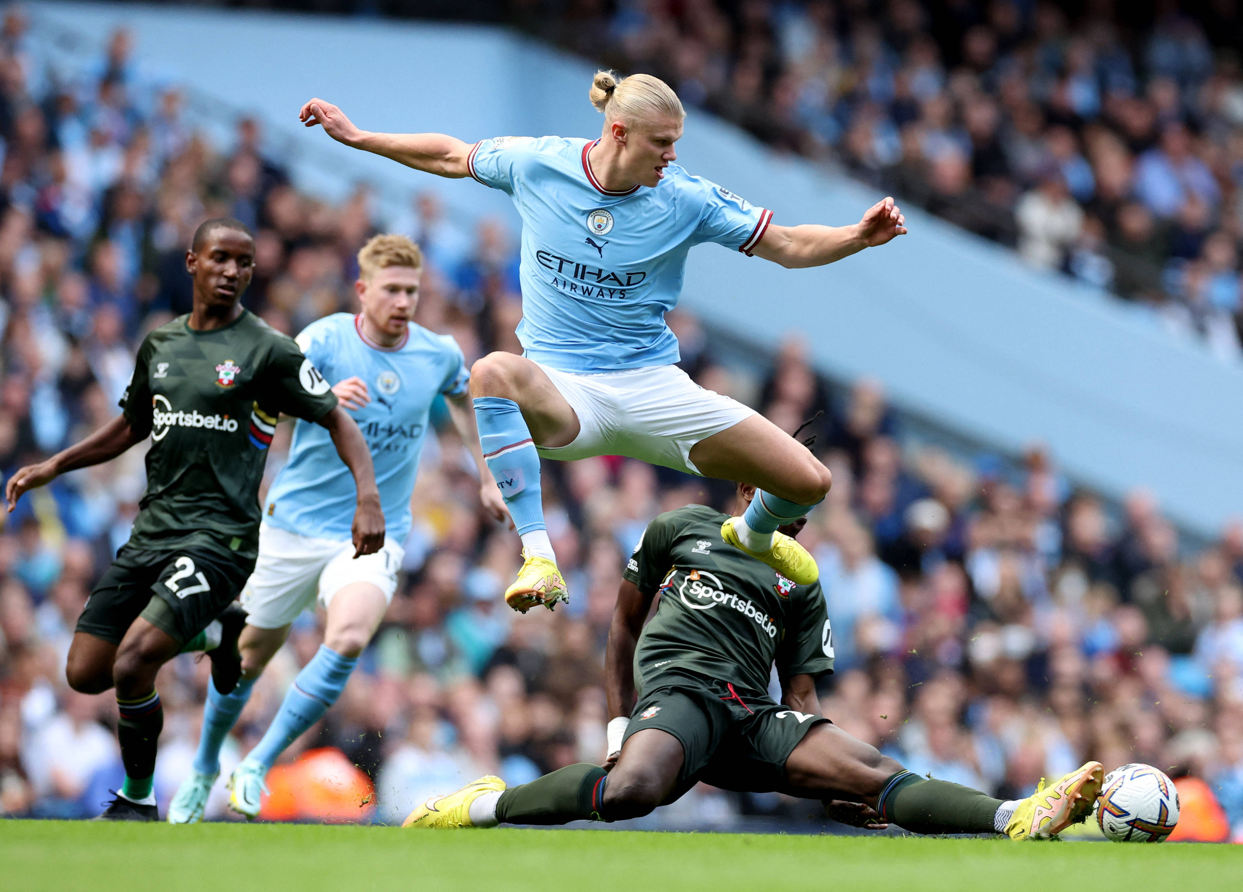 九游-包含国际比赛日比利亚雷亚尔备战欧冠,绝杀压哨细节曝光,态度坚定,身体对抗强度拉满的词条-九游